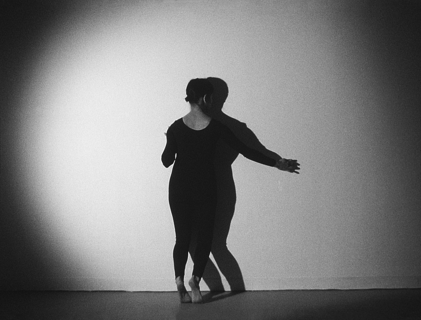 Gina Osterloh, Press and Outline, 2014. 16mm film loop, black and white, no audio, TRT 5 min. 30 sec. Image courtesy of the artist, Higher Pictures Generation (New York) and Silverlens (Manila and New York)